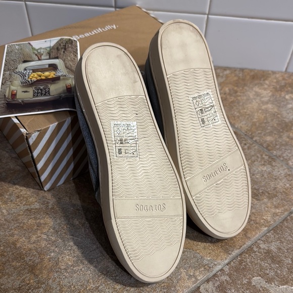 Soludos Pug Embroidered Slip-On Shoes - Picture 4 of 7